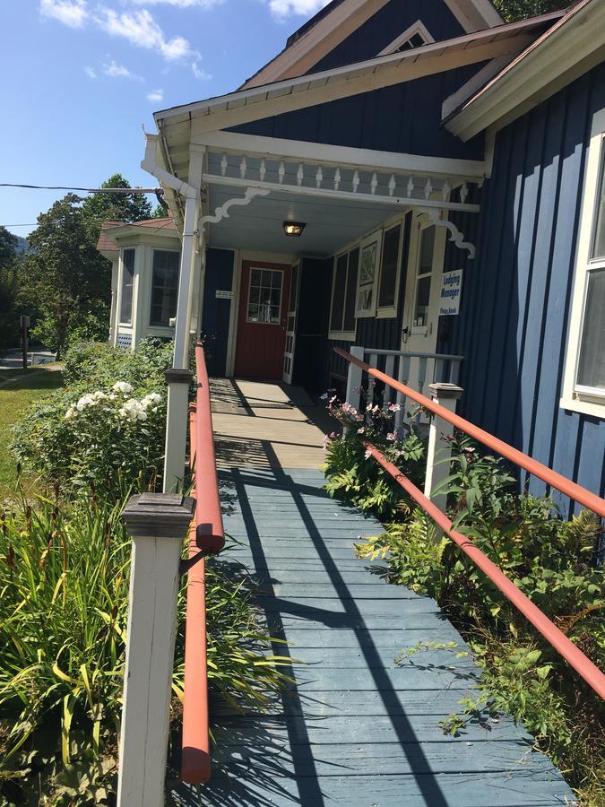 Hawk Mountain Lodge Charlemont Exterior foto